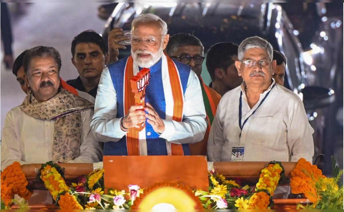 पटना में पीएम मोदी का मेगा रोड शो, हर तरफ भीड़ ही भीड़, महिलाओं ने उतारी आरती