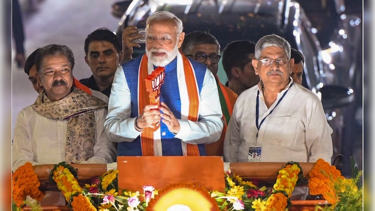 पटना में पीएम मोदी का मेगा रोड शो, हर तरफ भीड़ ही भीड़, महिलाओं ने उतारी आरती