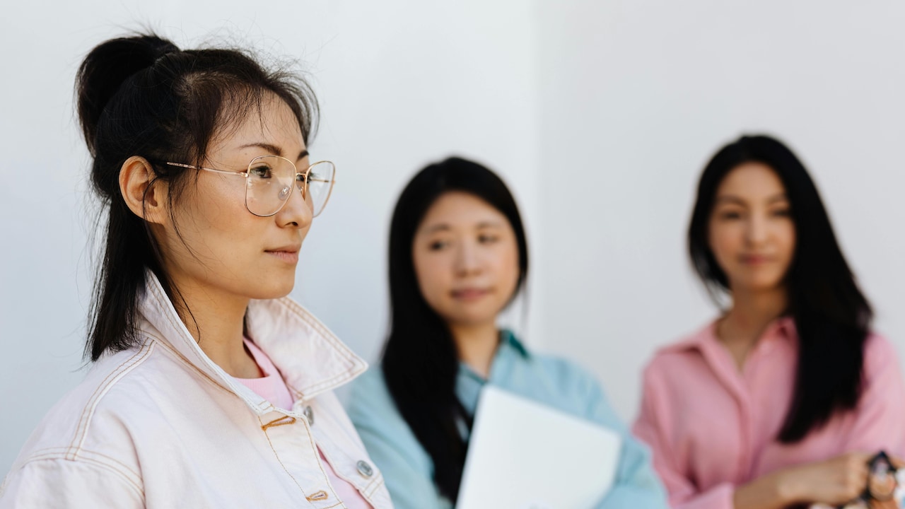 Use the art of makeup to complement your outfit Use the art of makeup to complement your outfit