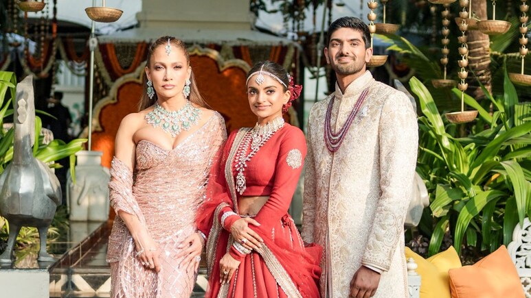 Jennifer Lopez: जेनिफर लोपेझचा कातिल परफॉर्मन्स; पण ड्रेस पाहून मुलांचे डोळे झाकण्याची वेळ