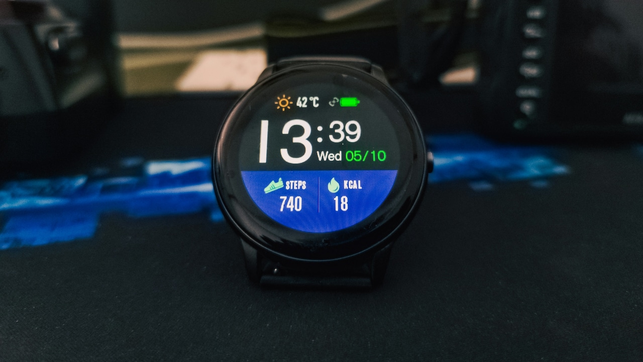 Smartwatch Buying Tips: How To Prioritise Battery, Display And Sensors Smartwatch Buying Tips: How To Prioritise Battery, Display And Sensors