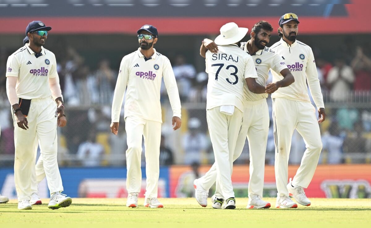 IND vs SA LIVE, 2nd Test, Day 2: गुवाहाटी टेस्ट के दूसरे दिन के खेल का आगाज, भारतीय गेंदबाज विकेट की तलाश में