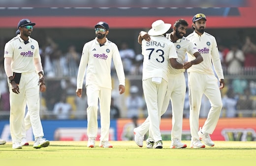 IND vs SA LIVE, 2nd Test, Day 2: शुरू हुआ दूसरे दिन का खेल, विकेट की तलाश में भारतीय गेंदबाज