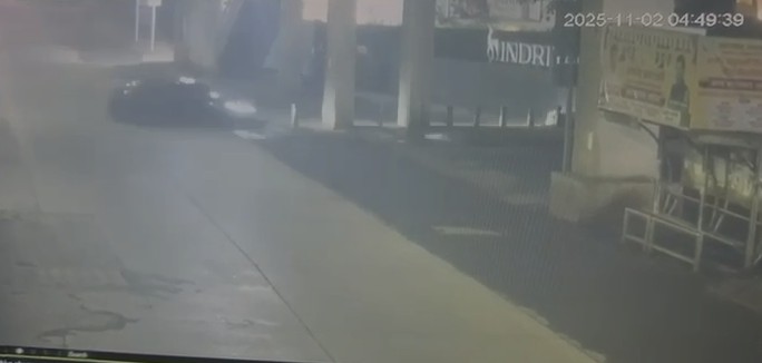 Video: 2 Cousins Die As Car Spins Out Of Control, Hits Pune Metro Pillar