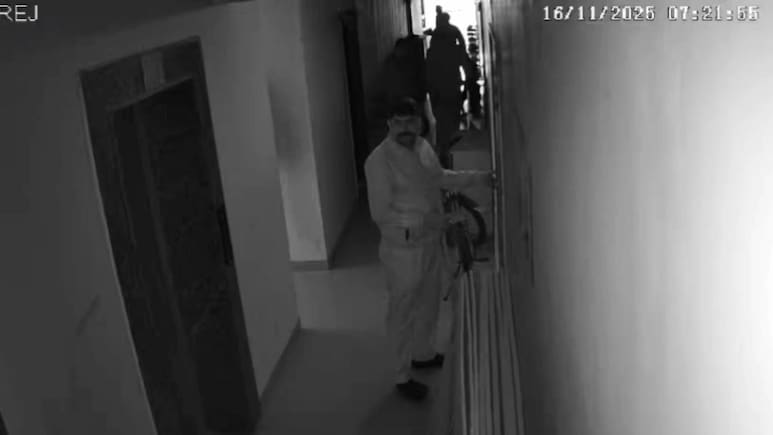 Rajasthan: सीकर में संदिग्ध गतिविधियों के खिलाफ पुलिस का एक्शन, शहर के 2 रेजिडेंसी में की कार्रवाई; कई लोग हिरासत में