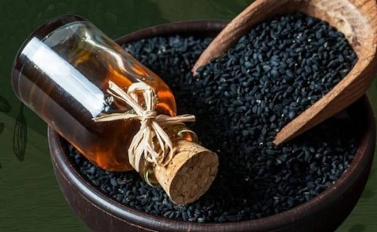 किचन में मौजूद ये काले दानों में छिपा है सेहत का राज, इन लोगों के लिए वरदान से कम नहीं