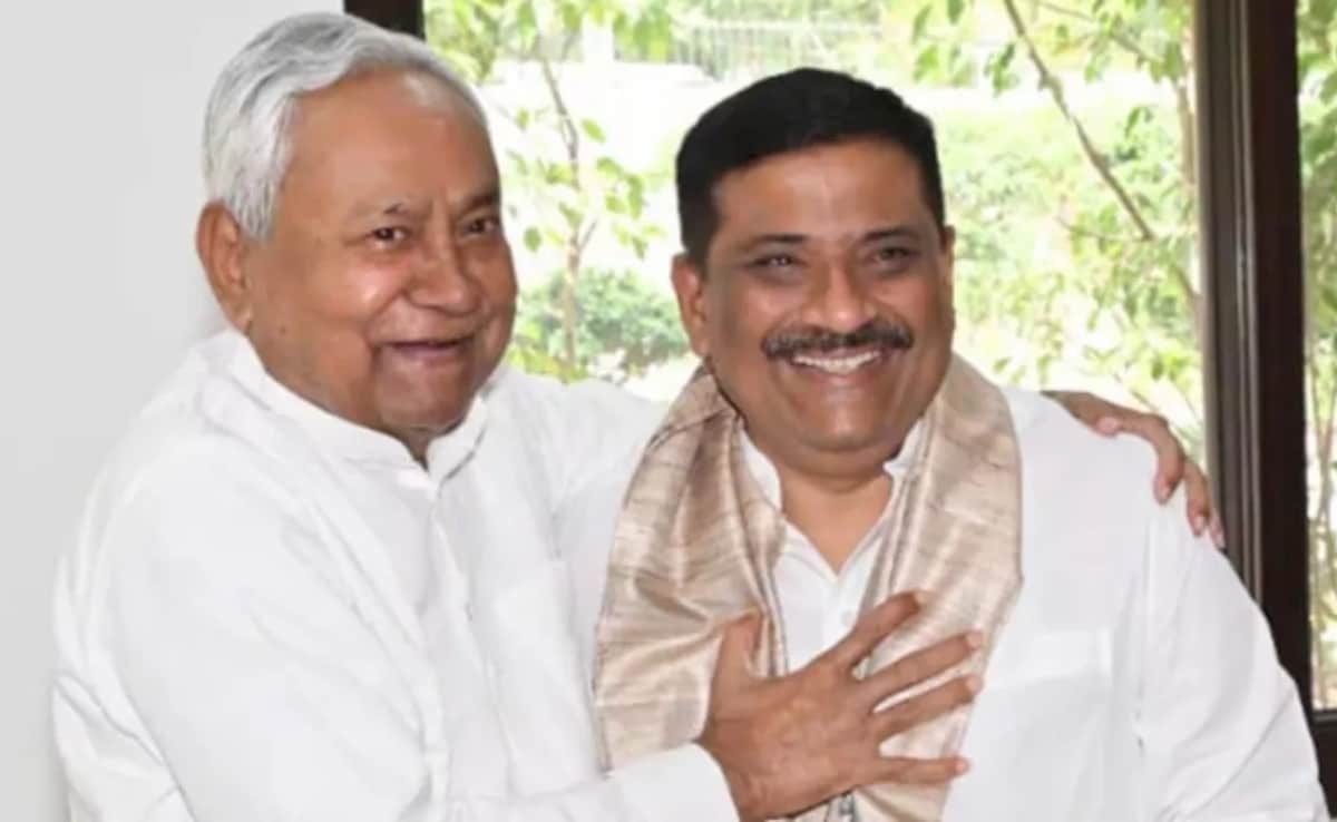 संजय झा 2012 में बीजेपी छोड़कर जनता दल यूनाइटेड में शामिल हुए थे.