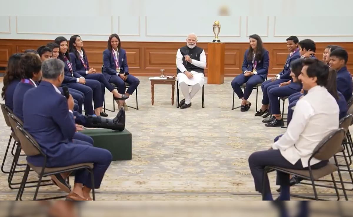 VIDEO: सर ऐसे-ऐसे सवाल.. बाल सफेद हो गए मेरे, अमोल मजूमदार ने बताई जीत की इनसाइड स्टोरी