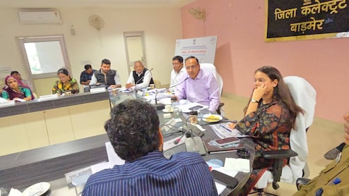 बाड़मेर की DISHA बैठक में हंगामा, रविंद्र भाटी-उम्मेदाराम बेनीवाल का दिखा सख्त लहजा; अधिकारियों को लगाई फटकार