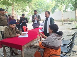 साहब! मेरी बेटी का ब्रेन वॉश कर दिया, उसे बचा लो... छतरपुर में SP दफ्तर पहुंची मां ने लगाई गुहार