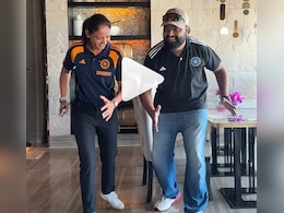 VIDEO: रोहित शर्मा ने सिखाया था हरमनप्रीत कौर को ट्रॉफी उठाने का तरीका? वीडियो सोशल मीडिया पर मचा रहा है तहलका