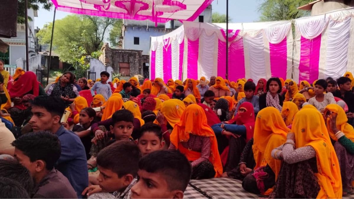 गुर्जर आरक्षण आरक्षण संघर्ष समिति की बैठक बड़ी संख्या में आईं महिलाएं गुर्जर आरक्षण आरक्षण संघर्ष समिति की बैठक बड़ी संख्या में आईं महिलाएं