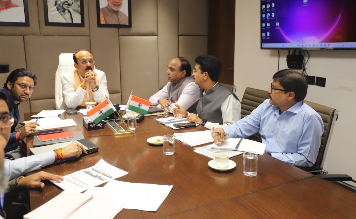 "Visible Change Needed": Delhi Minister Pulls Up Civic Body Over Pollution