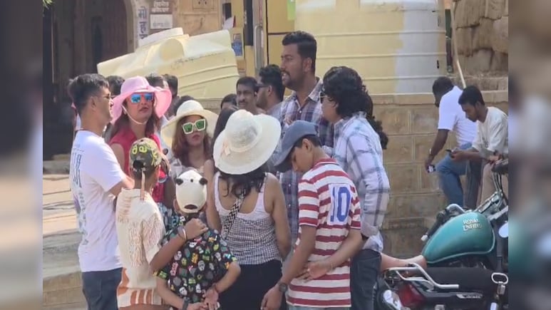 Rajasthan: राजस्थान में निजी बसों के चक्का जाम के बाद टूरिस्ट इंडस्ट्री बुरी तरह प्रभावित; होटल बुकिंग भी हो रही कैंसिल Rajasthan: राजस्थान में निजी बसों के चक्का जाम के बाद टूरिस्ट इंडस्ट्री बुरी तरह प्रभावित; होटल बुकिंग भी हो रही कैंसिल