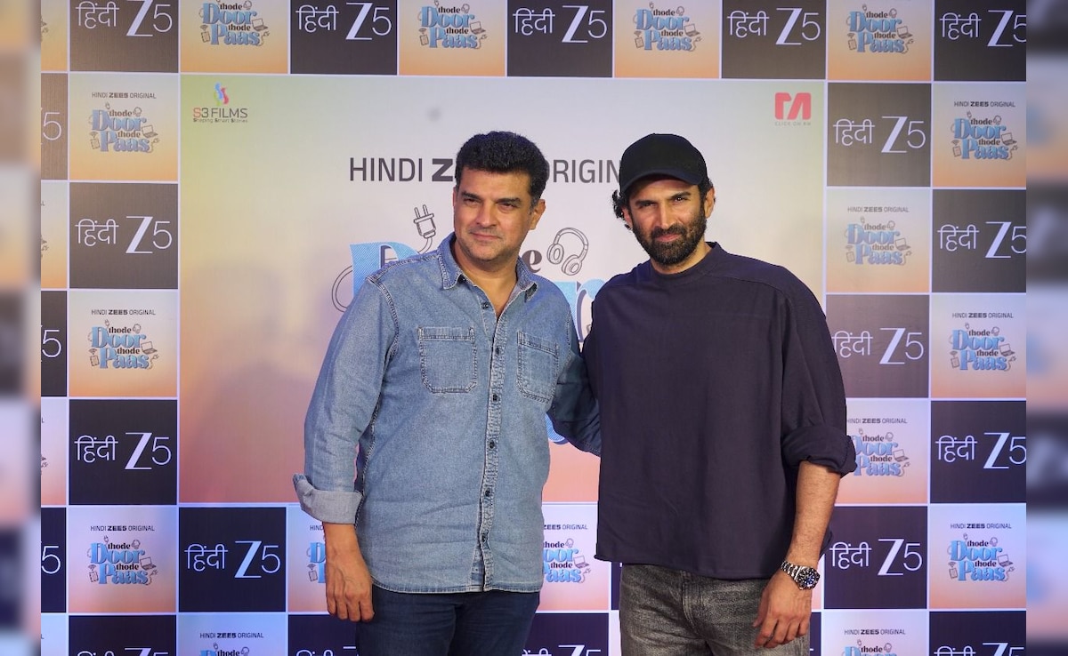 कुणाल रॉय की ‘थोड़े दूर थोड़े पास’ की स्क्रीनिंग पर पहुंचे भाई आदित्य और सिद्धार्थ, बोले- कहानी दिल छू लेने वा