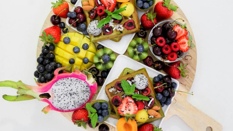 फल खाने का सबसे अच्छा समय कब होता है? गलती की तो फायदे के बजाय नुकसान