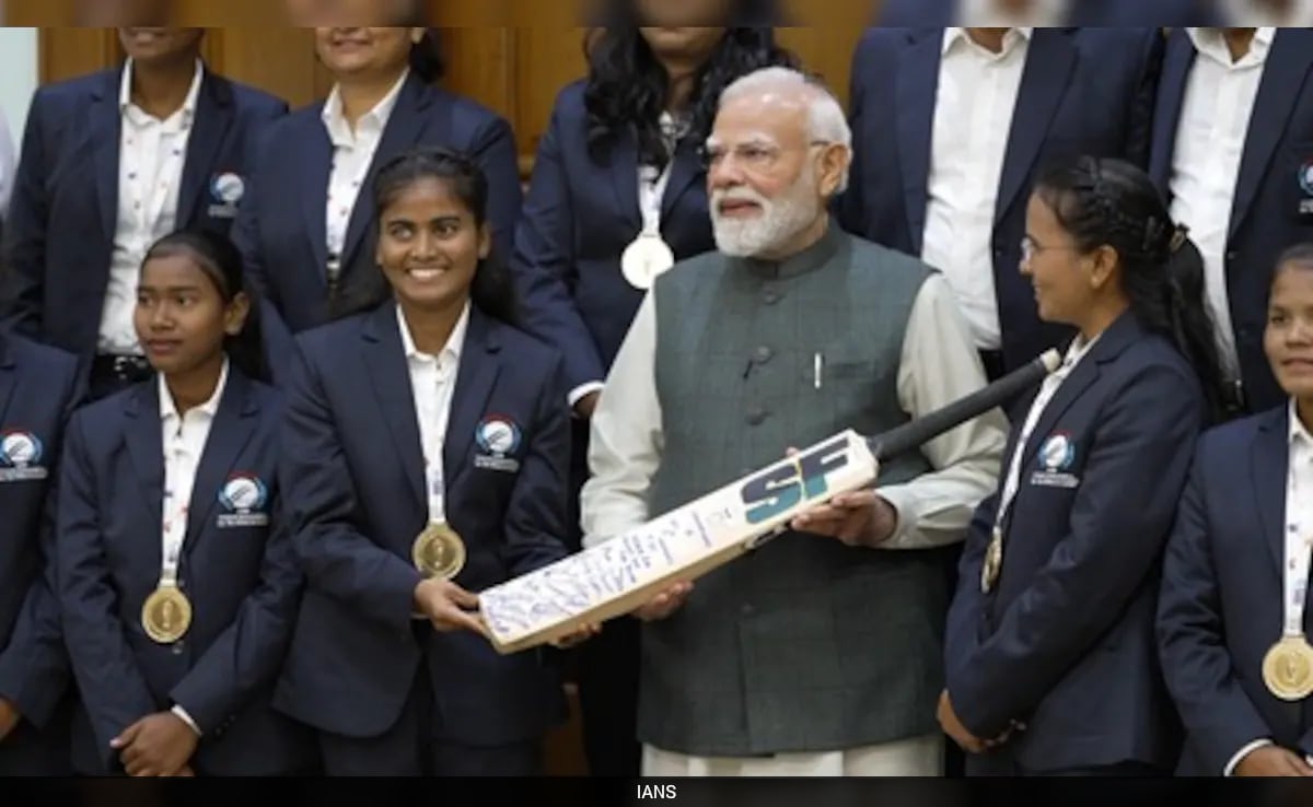 पीएम मोदी ने वर्ल्ड कप जीतने वाली ब्लाइंड महिला टीम से की मुलाकात, मिठाई खिलाकर दी खिलाड़ियों को बधाई