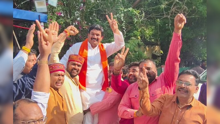 बिहार में खिला कमल, MP में मना जश्न: भोपाल, इंदौर, जबलपुर समेत पूरे प्रदेश में BJP कार्यकर्ताओं ने की आतिशबाजी