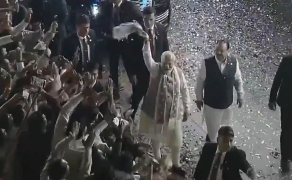 बिहार में NDA की डबल सेंचुरी पर PM मोदी ने लहराया गमछा, इसमें छिपे हैं बड़े सियासी मायने