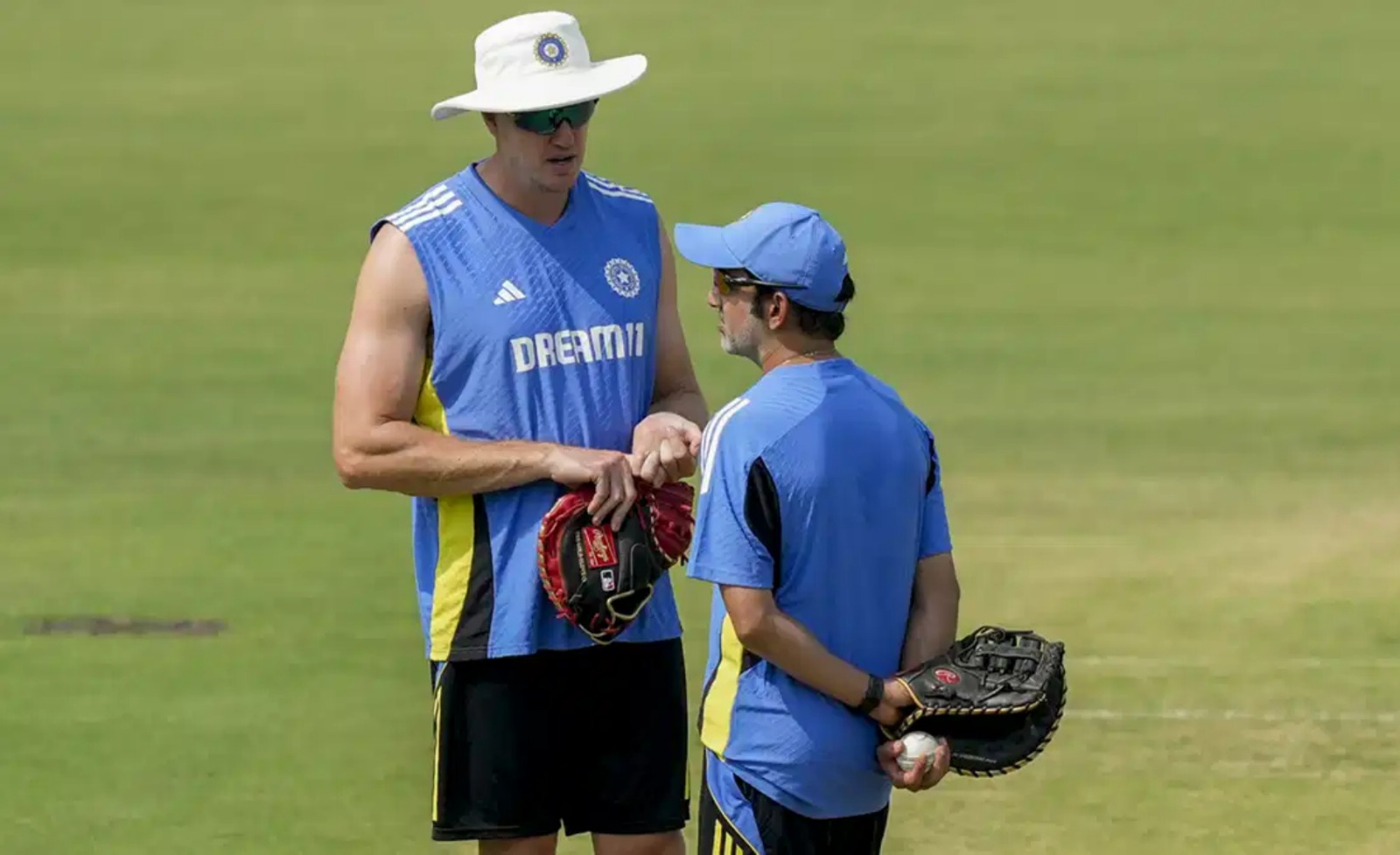 IND vs NZ 3rd ODI: सिर्फ 1 विकेट का सवाल, फैंस को मलाल,  बॉलरों का बुरा हाल, क्या कर रहा कोचिंग स्टॉफ