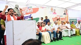 आपस में भिड़े विधायक सुशांत शुक्ला और भाजपा नेत्री हर्षिता पांडेय, केंद्रीय मंत्री तोखन साहू को करना पड़ा बीच-बचाव!