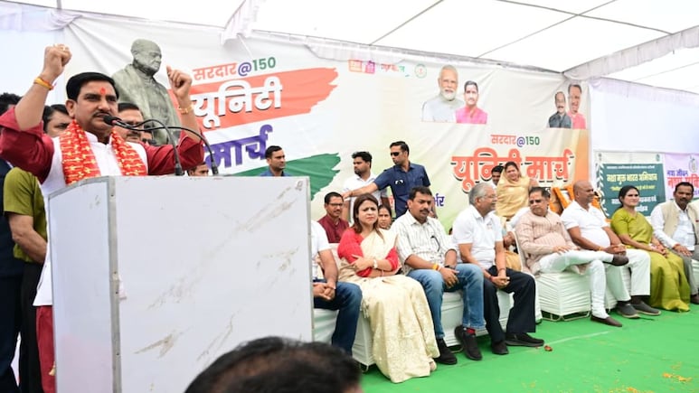 आपस में भिड़े विधायक सुशांत शुक्ला और भाजपा नेत्री हर्षिता पांडेय, केंद्रीय मंत्री तोखन साहू को करना पड़ा बीच-बचाव!