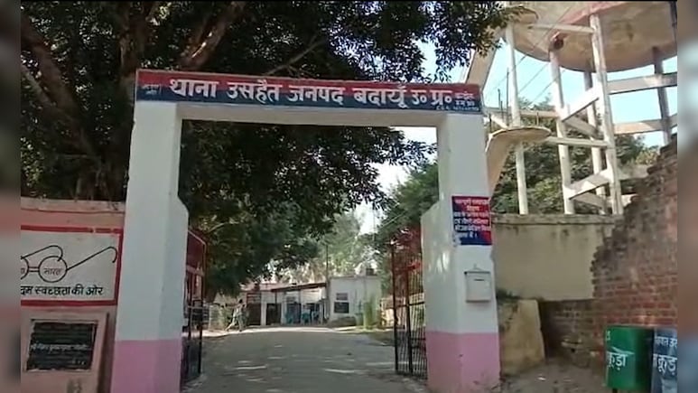 यूपी: छात्राओं की पानी की बोतल में यूरीन मिलाने और अश्लील हरकतें करने का आरोप, 3 छात्रों पर केस दर्ज