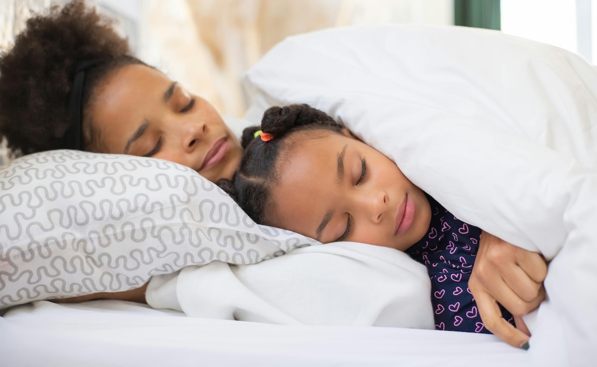 बच्चा देर तक जागता है? सोने से 45 मिनट पहले करवाएं ये 6 काम, सुबह खुद उठकर बोलेगा 'गुड मॉर्निंग'!