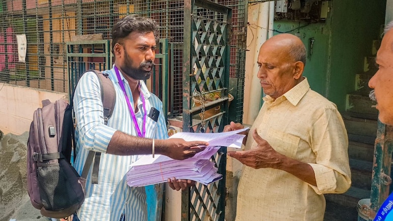 How to Search Your Name In Voter List: मतदार यादीत नाव शोधण्याचा सोपा पर्याय, ऑफलाईनही शोधू शकता नाव