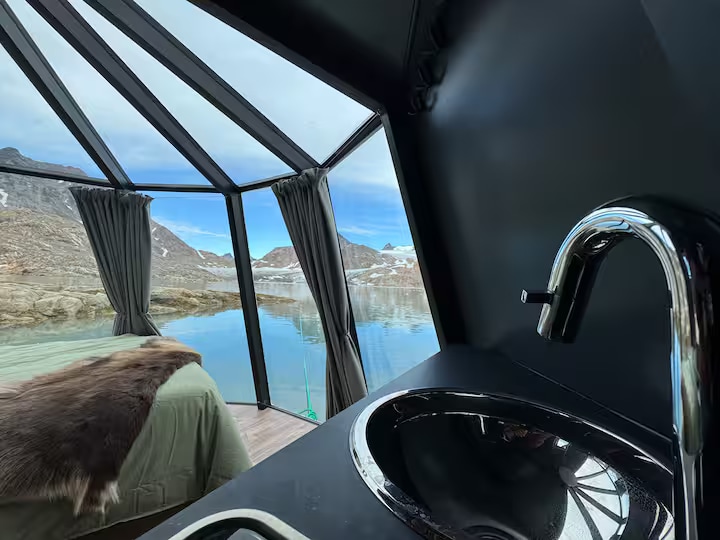 Photo: The Floating Glacier Hut website Photo: The Floating Glacier Hut website