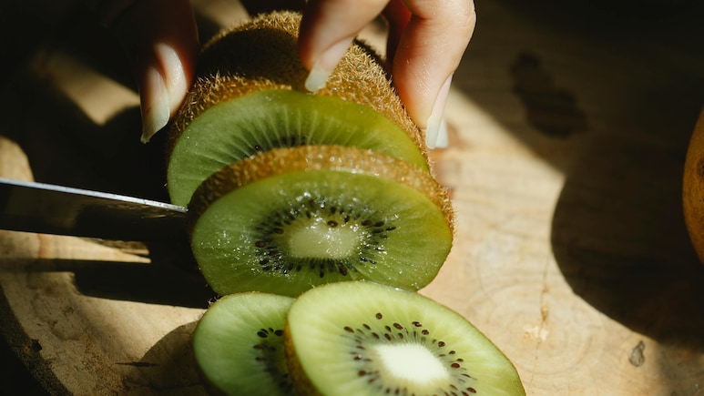 कीवी खाने से कौन-कौन सी बीमारी ठीक होती है?