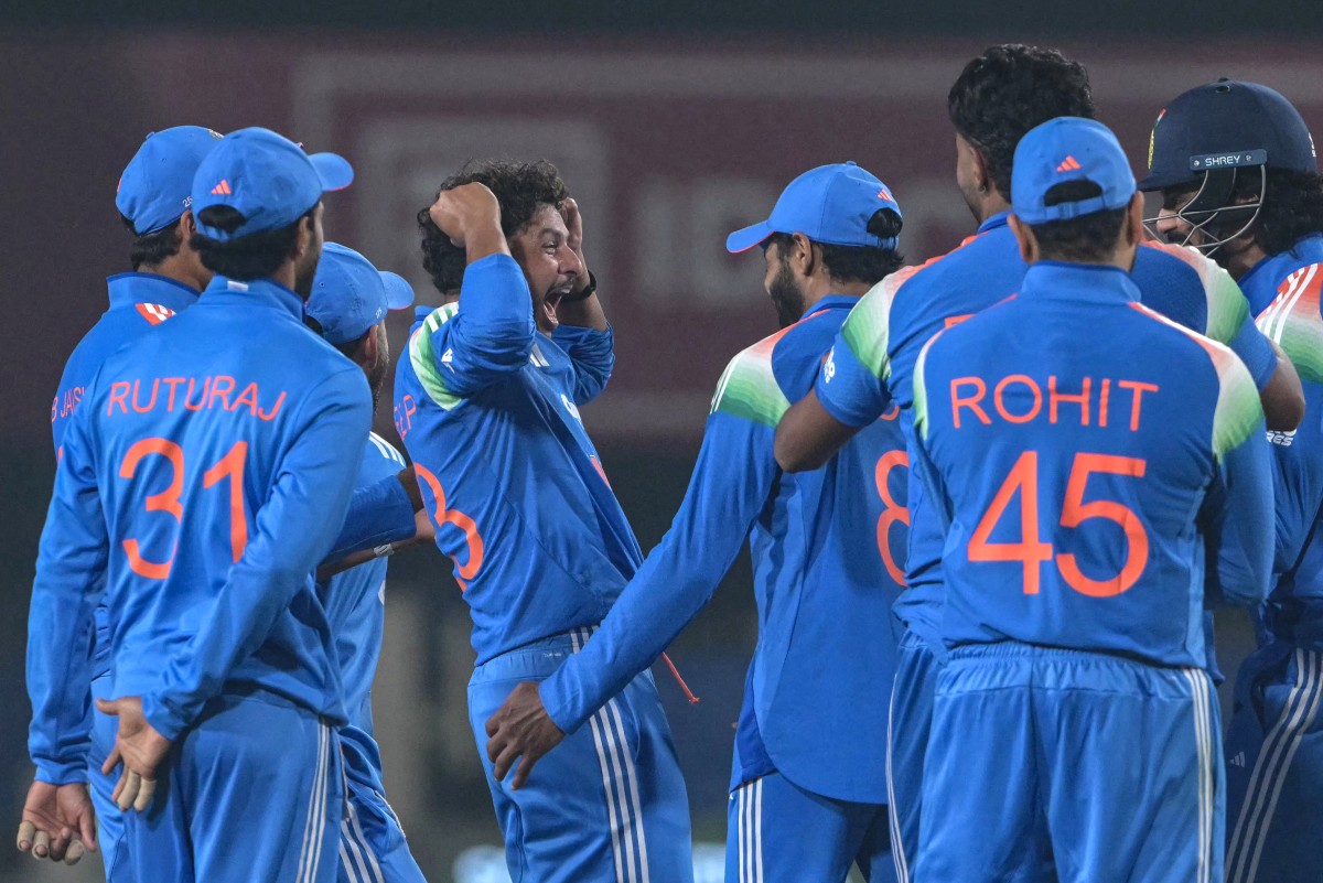 India vs South Africa LIVE Score, 1st ODI: India In Shock As SA Star Nears 50, Keeps 350-Run Chase Alive