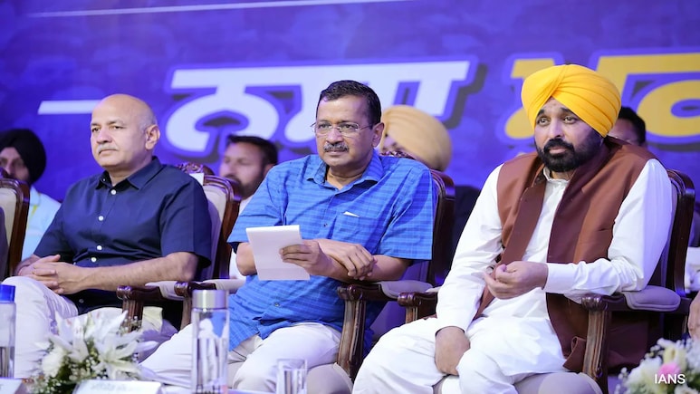 आवास विवाद पर AAP नेताओं का भाजपा पर पलटवार, मुद्दों से ध्यान भटकाने का आरोप, सरकारी ऑर्डर भी किया साझा आवास विवाद पर AAP नेताओं का भाजपा पर पलटवार, मुद्दों से ध्यान भटकाने का आरोप, सरकारी ऑर्डर भी किया साझा