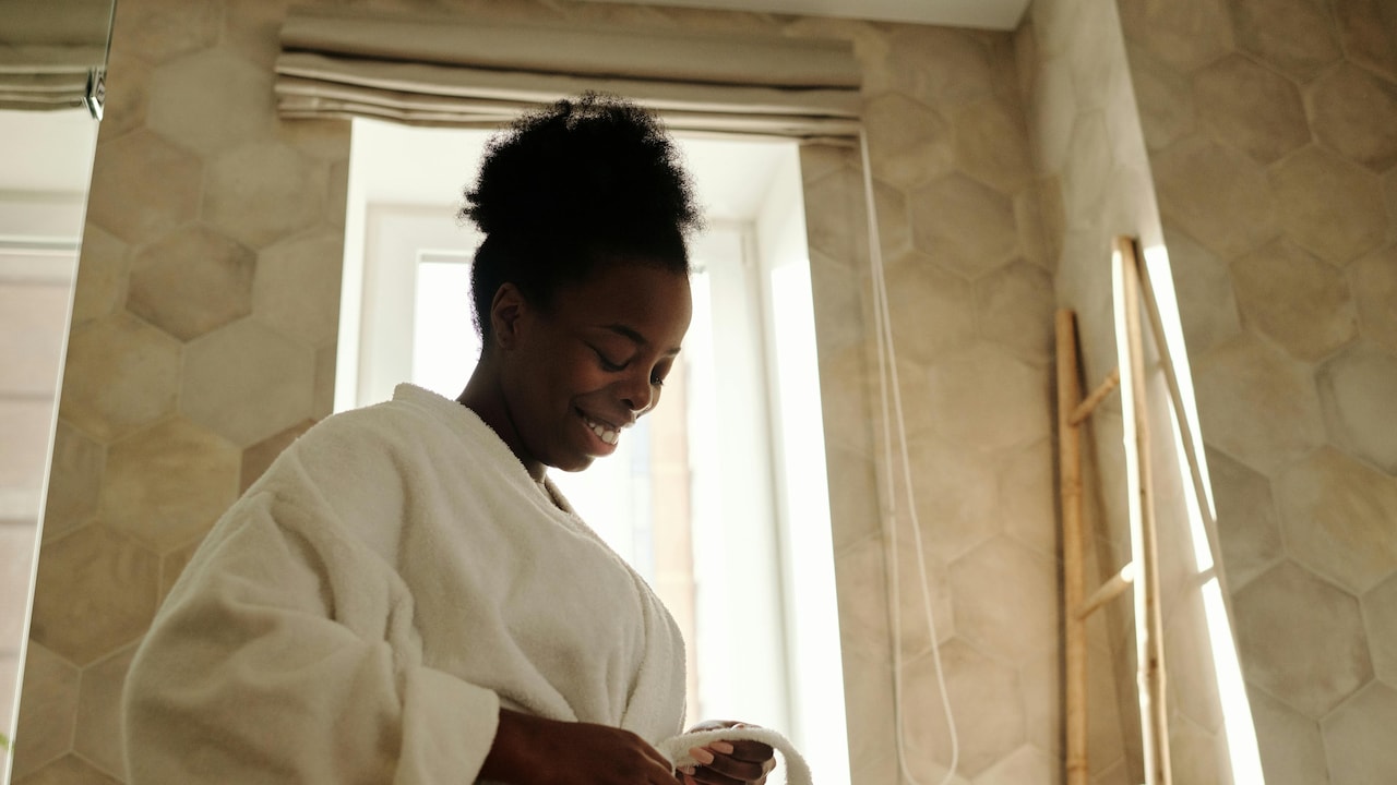 Top 5 Bathrobes You Can Actually Lounge In Without Overheating Top 5 Bathrobes You Can Actually Lounge In Without Overheating