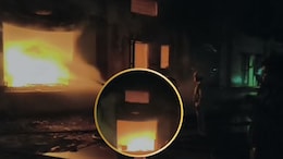 Indore Fire: इंदौर केट रोड पर केमिकल फैक्ट्री में दीपक से लगी भीषण आग, दो मह&zwj;िलाओं की मौत