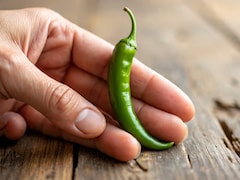 आप भी और तीखा और तीखा करते हैं? यहां जानें रोज एक हरी मिर्च खाने से क्या होता है?