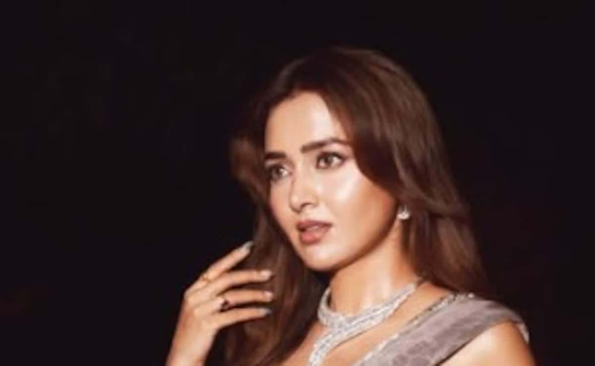 रातों को नहीं आती नींद... तेजस्वी प्रकाश ने किया खुलासा, बताया- घंटों पंखे को हैं देखती 