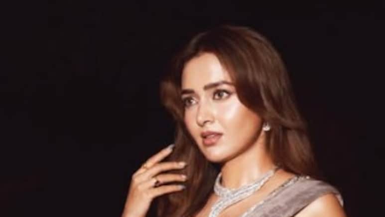 रातों को नहीं आती नींद... तेजस्वी प्रकाश ने किया खुलासा, बताया- घंटों पंखे को हैं देखती 