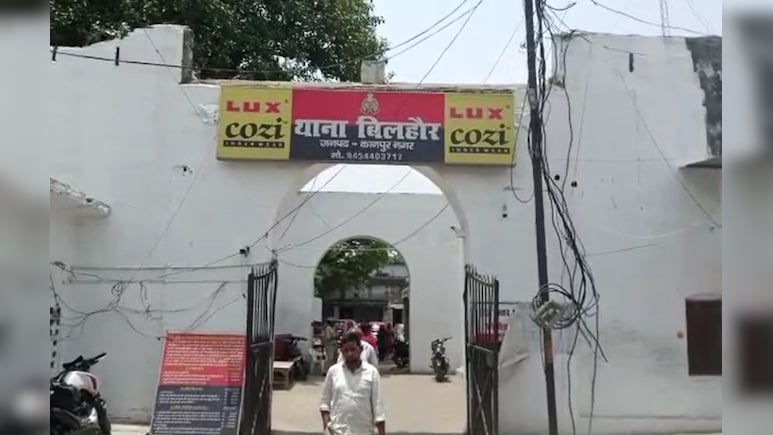 जबरदस्ती किस करना युवक को पड़ा भारी, पूर्व प्रेमिका ने जीभ के दो टुकड़े किए