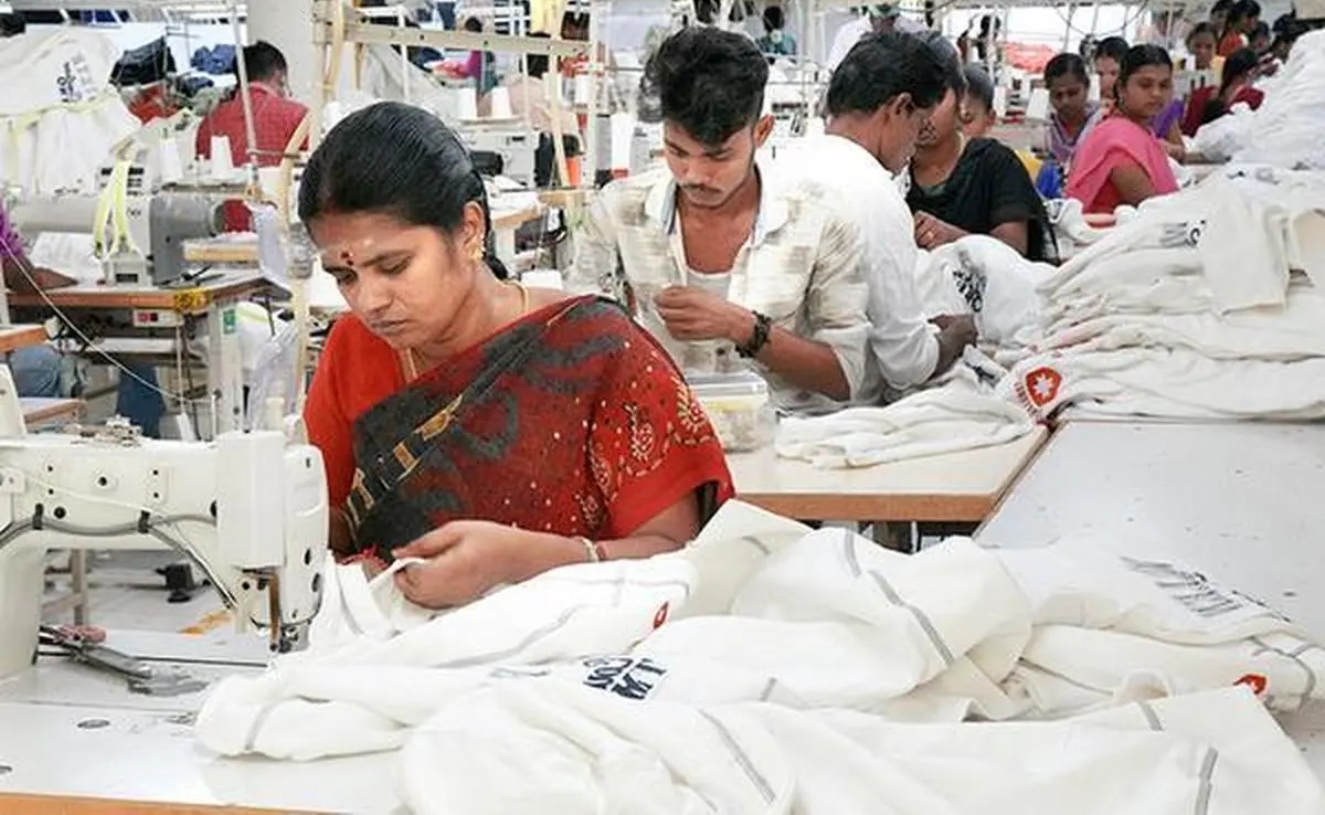 आत्मनिर्भरता की ओर बढ़ते भारत के कदम, क्या हैं रास्ते की बाधाएं