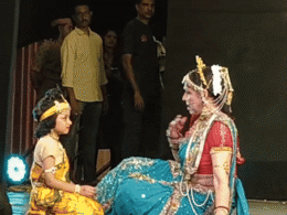 जब नन्हे कान्हा की लीला देख हैरान रह गईं हेमा मालिनी... नृत्य मुद्रा देख भाव विभोर हुए वहां मौजूद लोग