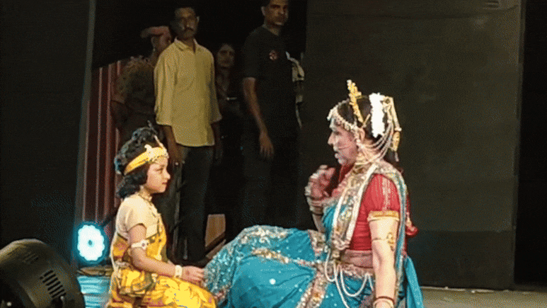 जब नन्हे कान्हा की लीला देख हैरान रह गईं हेमा मालिनी... नृत्य मुद्रा देख भाव विभोर हुए वहां मौजूद लोग