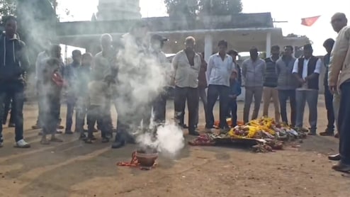 फूलों से सजी अर्थी, ढोल और बैंड बाजे... मंदसौर के खेतों से निकली 'प्याज की शवयात्रा'