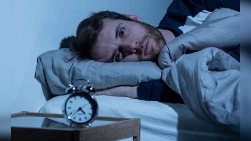 रात को नहीं आती नींद और कर रहे हैं ये काम तो ठहर जाइए... क्योंकि आपके ऊपर हो रहे हैं खतरनाक असर