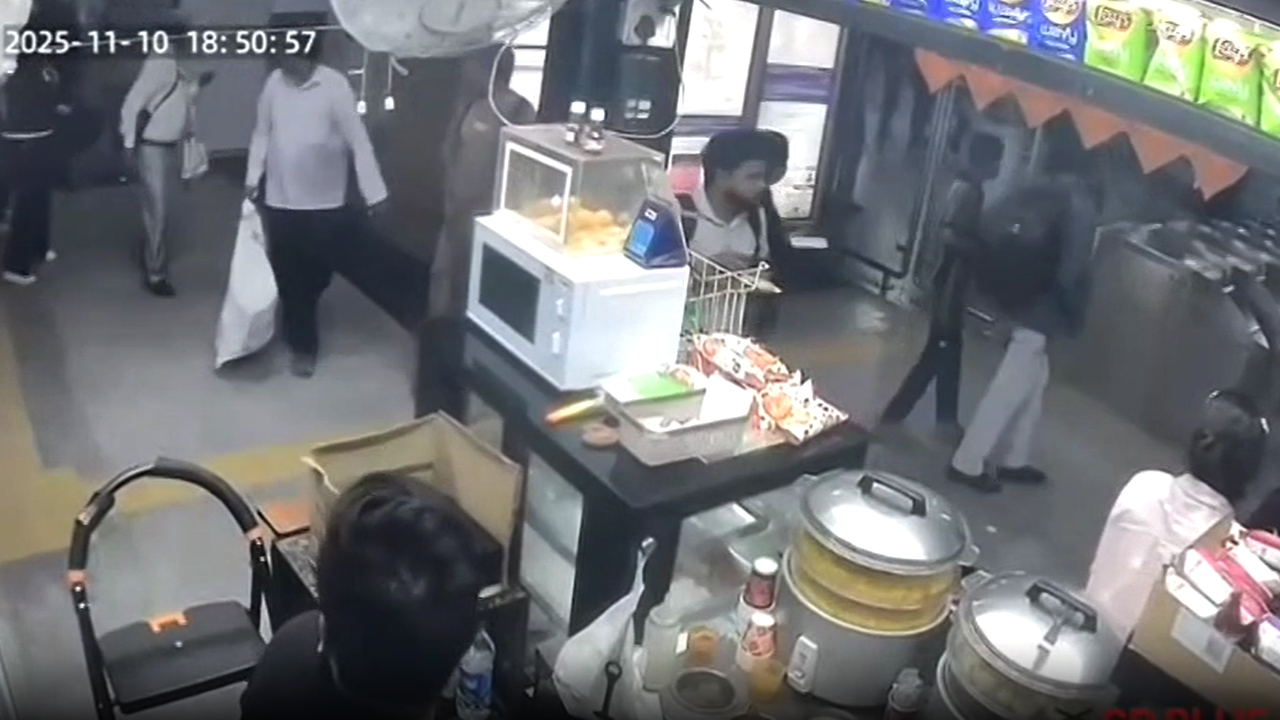 CCTV Shows Tremors, Panic Inside Red Fort Metro Station During Blast