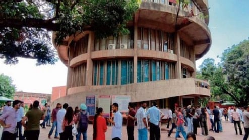 चंडीगढ़ में क्यों सड़क पर उतरे छात्र, जानें क्या थी परीक्षा स्थगित होने की वजह