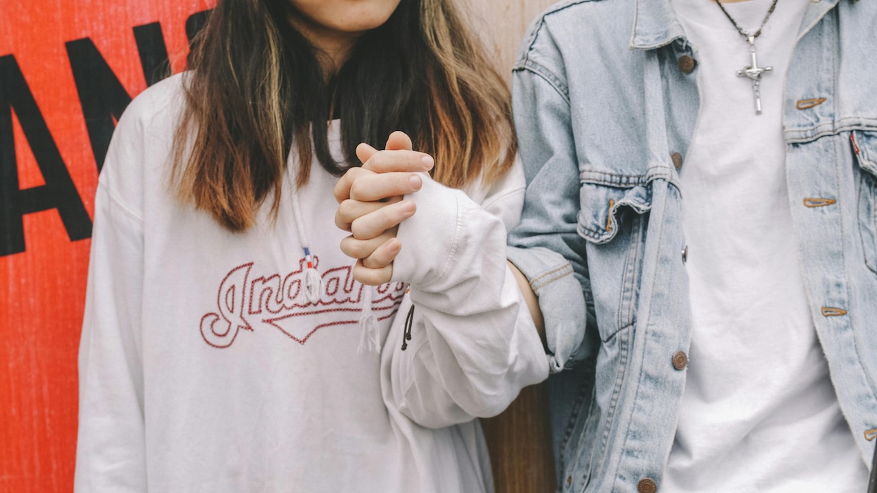 How To Style Casual T-Shirts Year-Round And Stay Chic In Every Season