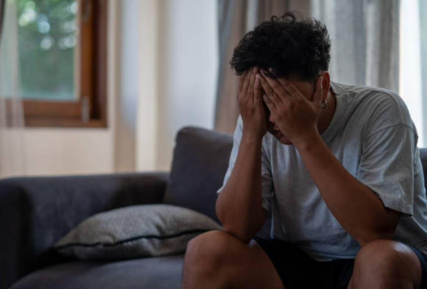 30 लाख की सैलरी, 5 मकान, लेकिन बीमार पड़ा तो पत्नी अनाथालय में छोड़ गई..6 ऑपरेशन झेल चुके CA का छलका दर्द