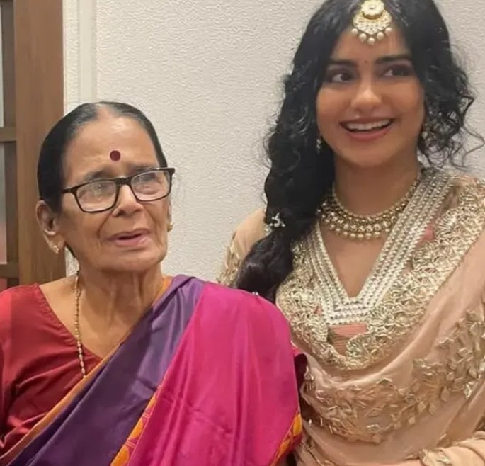 अदा शर्मा पर टूटा दुखों का पहाड़, नानी के निधन से बुरी तरह बिखर गईं एक्ट्रेस