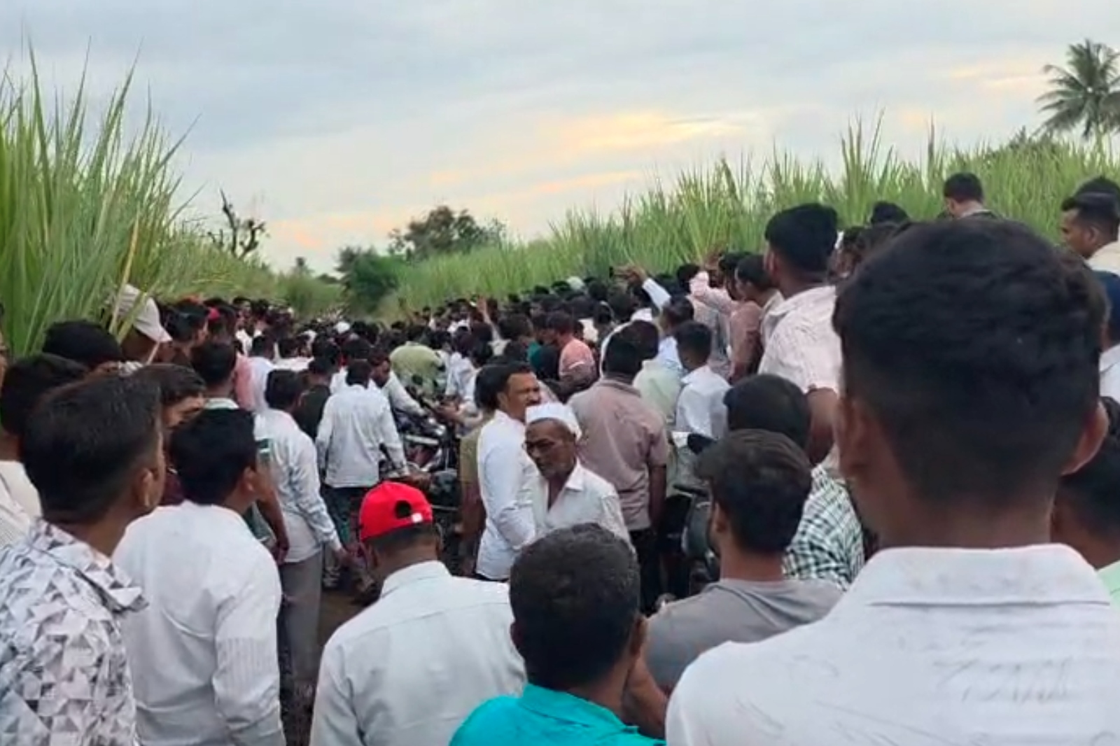 पुणे में तेंदुए के हमले में 13 साल के लड़के की मौत, आक्रोशित ग्रामीणों ने वन विभाग का कार्यालय और वाहन जलाया